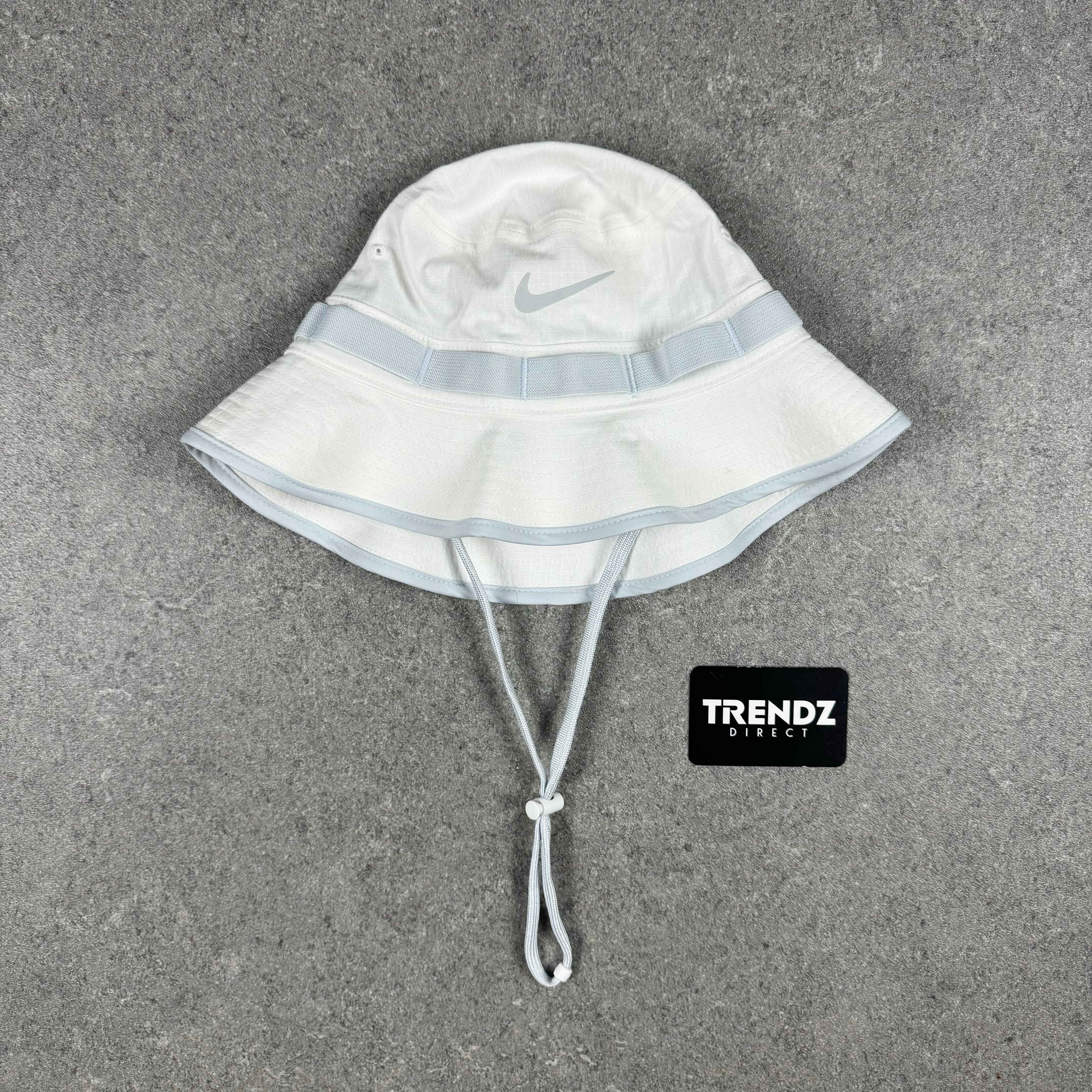 NIKE BOONIE BUCKET HAT - WHITE