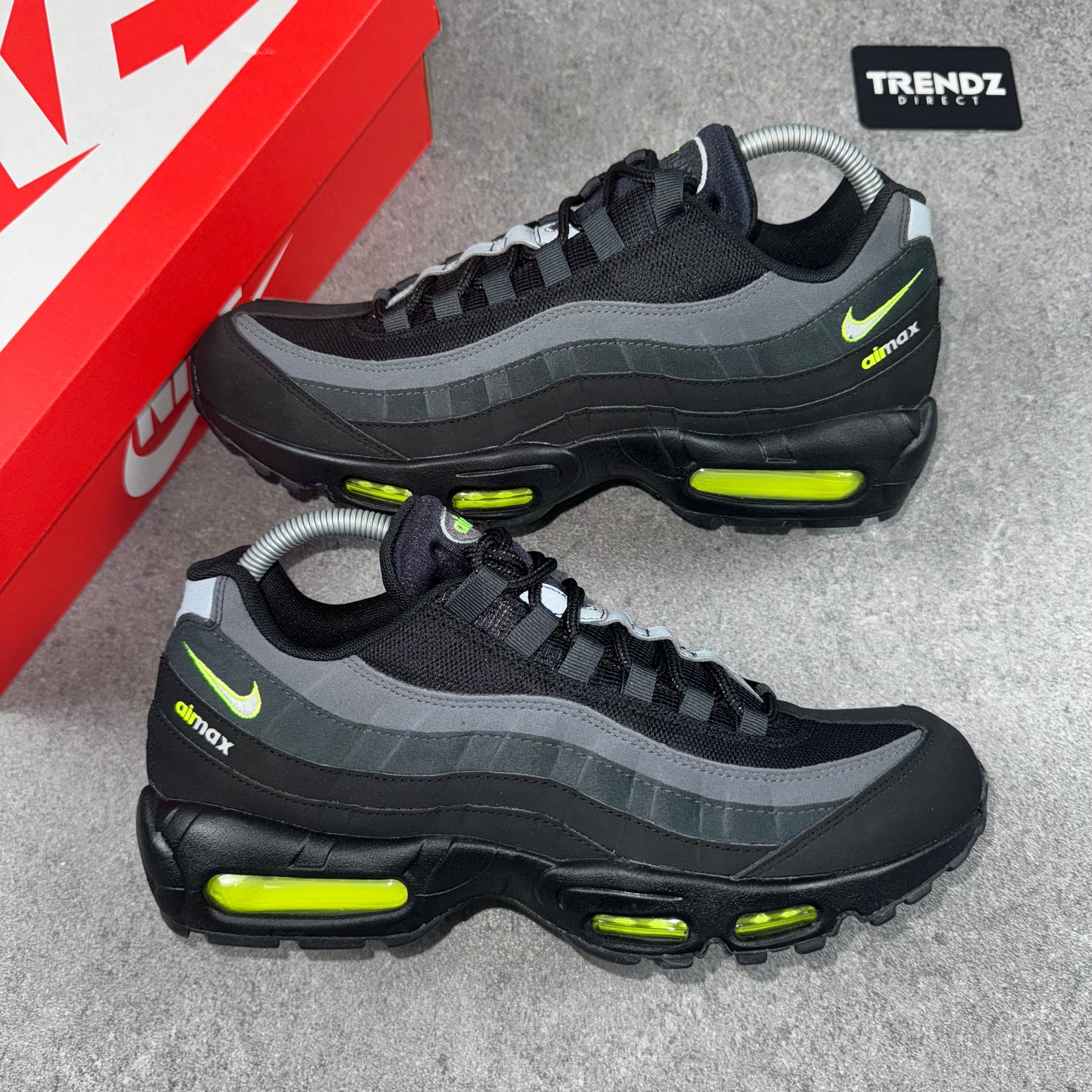NIKE AIR MAX 95 - BLACK/NEON