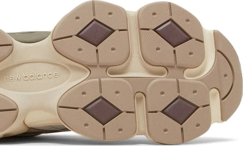 NB 9060 Grey Matter Timberwolf