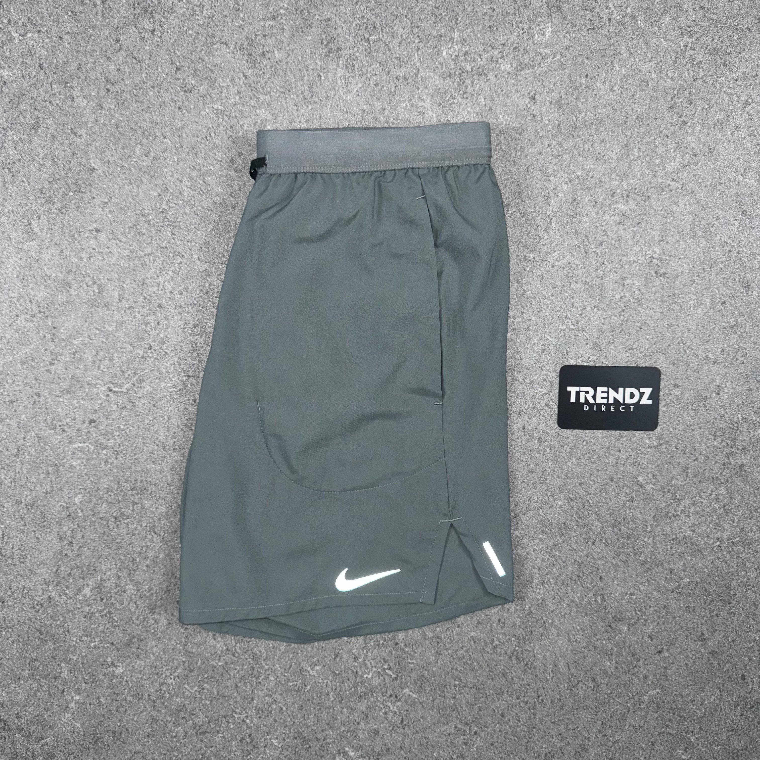 NIKE FLEX STRIDE SHORTS - GREY